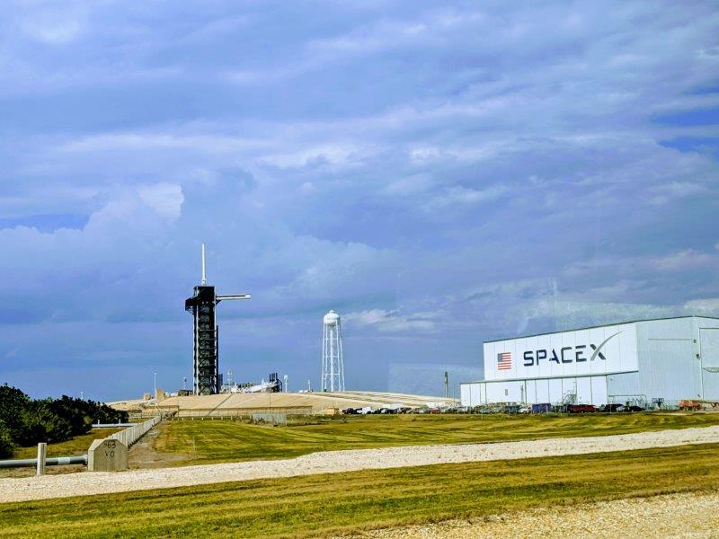 Plataformas de lanzamiento y SpaceX en el Centro Espacial Kennedy - Foto Voula Martin