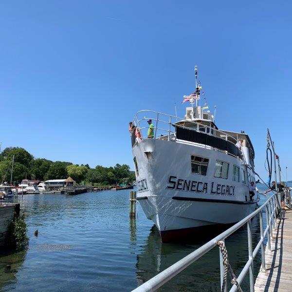 Passeio de barco no Lago Senaca Finger Lakes Foto Melody Wren