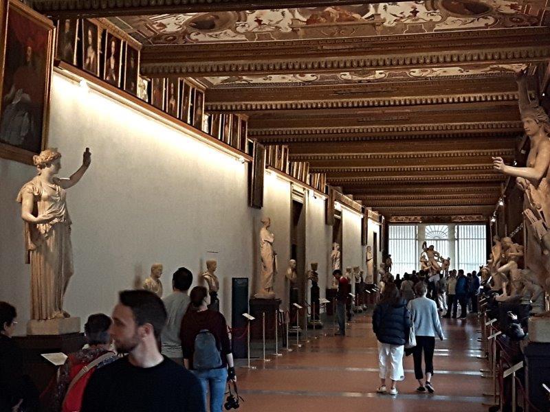 Las mañanas en los Uffizi pueden ser un momento más tranquilo - foto Debra Smith