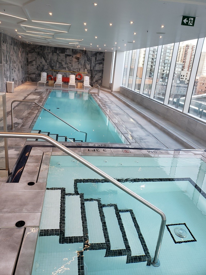 Infinity-Pool und Jacuzzi im The Spa von JW Photo Sabrina Pirillo