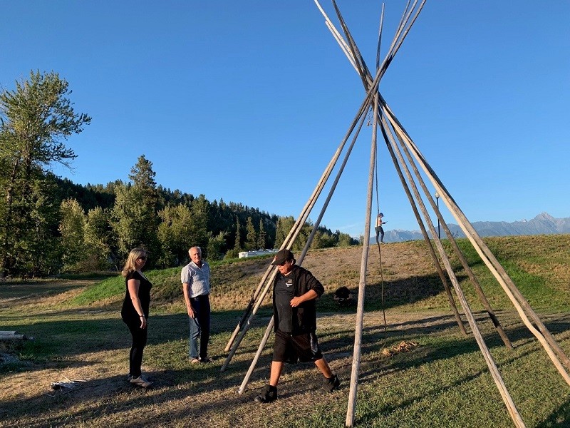 St Eugene Guests learn to put up a tipi and discover it’s harder than it looks - Photo Carol Patterson