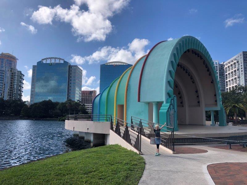 Debe ver las atracciones de Orlando Lake Eola Park Bridge - Foto Karen Robock