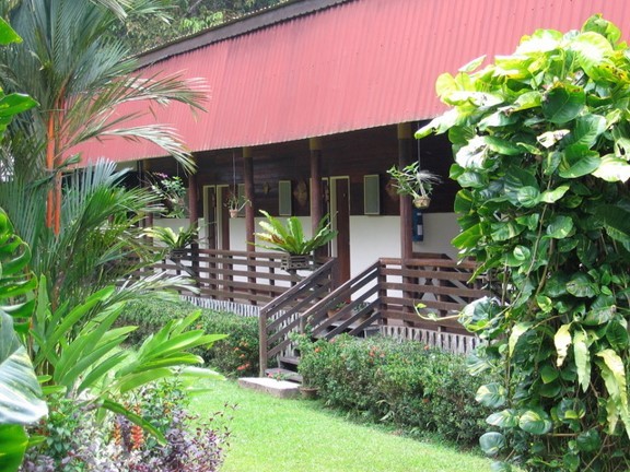 Sukau Rainforest Lodge 拥有超过三个十年的经营历史，知道如何平衡舒适与自然 - 照片 Carol Patterson