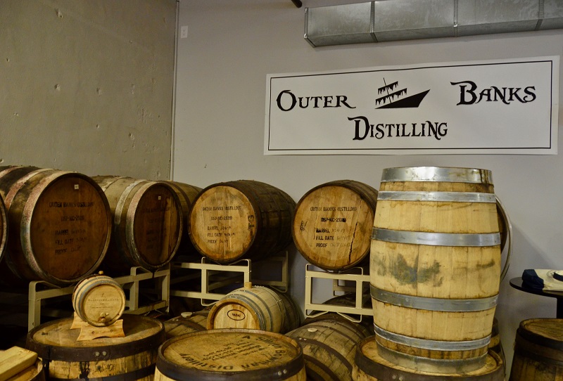 OuterbanksDistillingCompanyでキルデビルピーカンラムを探しています。 写真/ナンシー・トゥルーマン