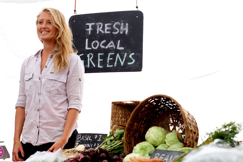 Revelstoke_Attractions_FarmersMarket_ZoyaLynch (22)