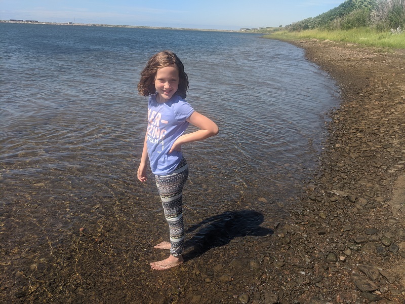 En la playa donde el río Margaree se encuentra con el mar. Foto Leah Whitehead