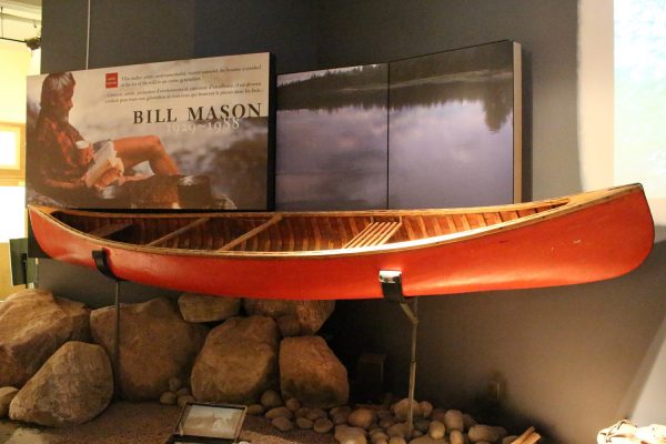 Canadian Canoe Museum – Bill Masons berühmtes rotes Kanu, das in seinen Filmen und Gemälden zu sehen ist – Foto John Geary
