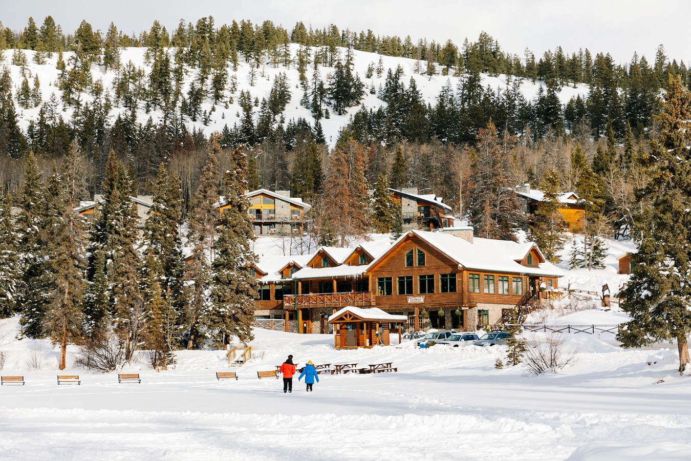 Здание лоджа Pyramid Lake Resort и склон холма Фото предоставлено Pyramid Lake Resort by Pursuit