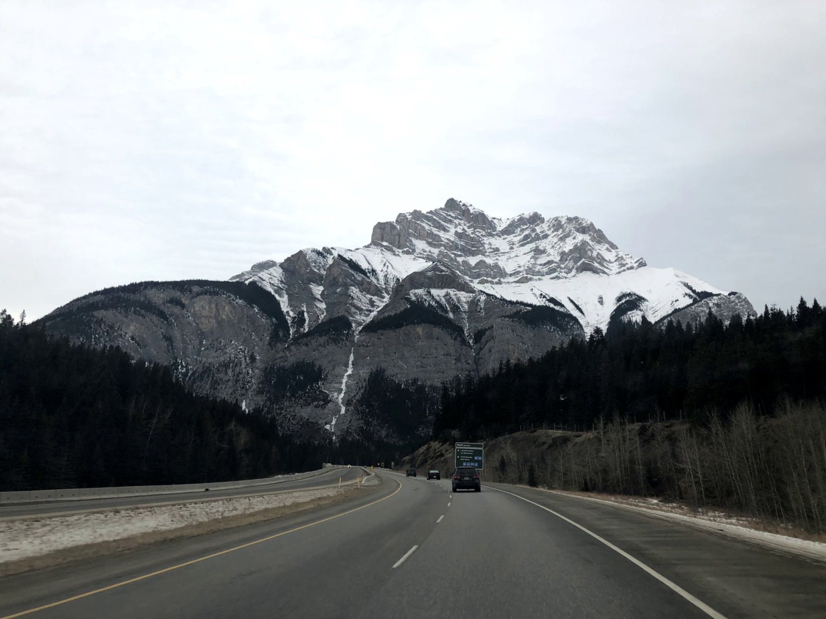 Patinação em família nos lagos e lagoas naturais do Canadá