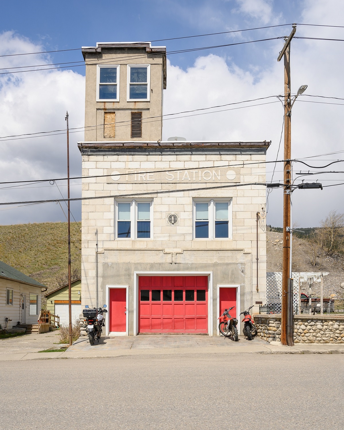 アルバータ州のクロウズネストコミュニティにあるコールマンのダウンタウンにある古い消防署