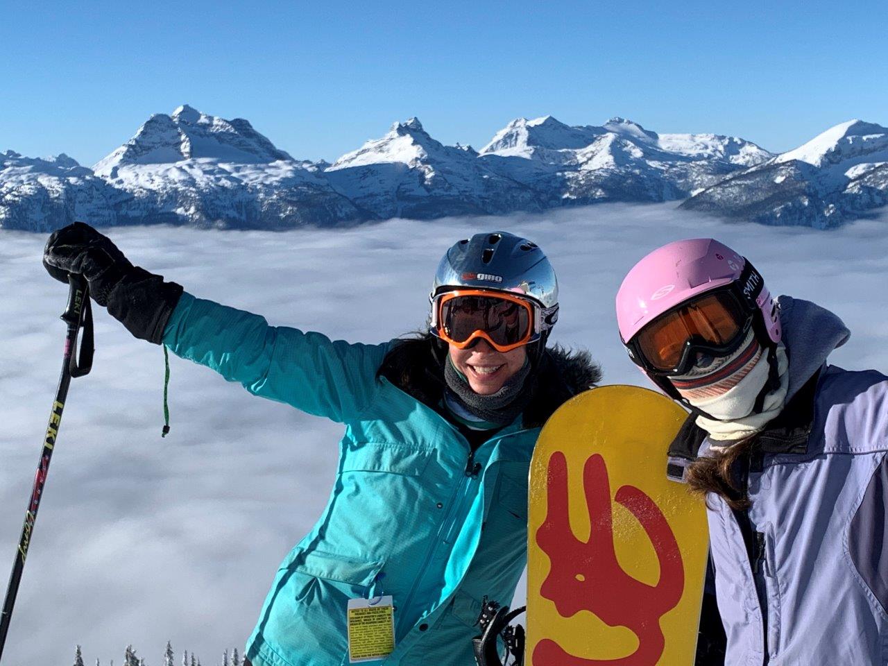 Vue sur les montagnes Monashee depuis le sommet de Revelstoke Mountain Resort_Blake Ford photo