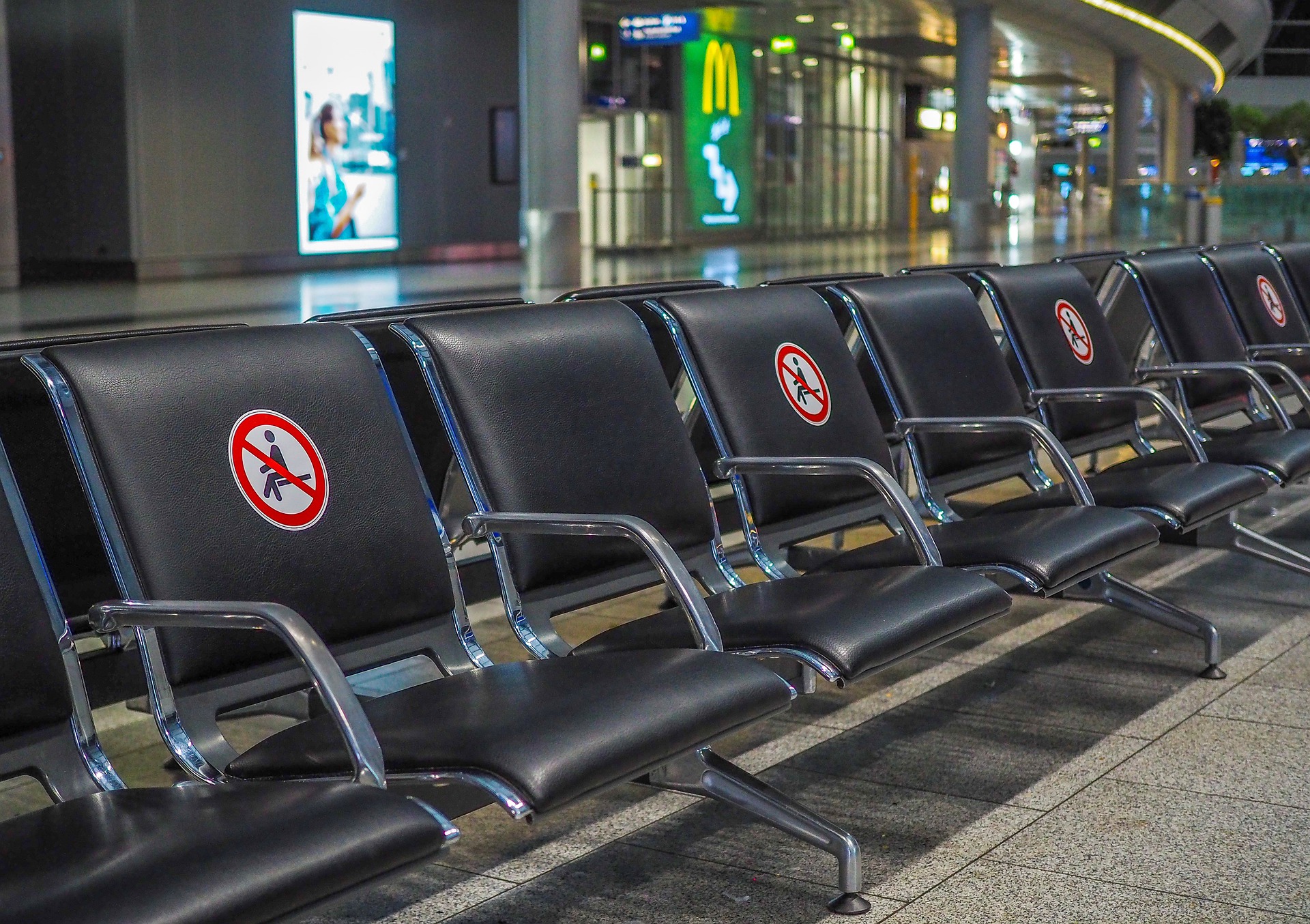 área de estar no aeroporto