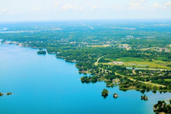 Vista aérea de Gananoque de 1000 Islands Helicopter Tours Foto Stephen Johnson