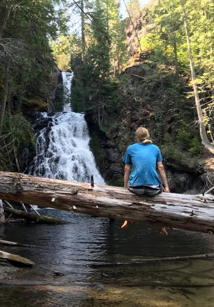 Cachoeiras Secretas em West Kootenays -Deer Creek Falls -Foto Annie B Smith