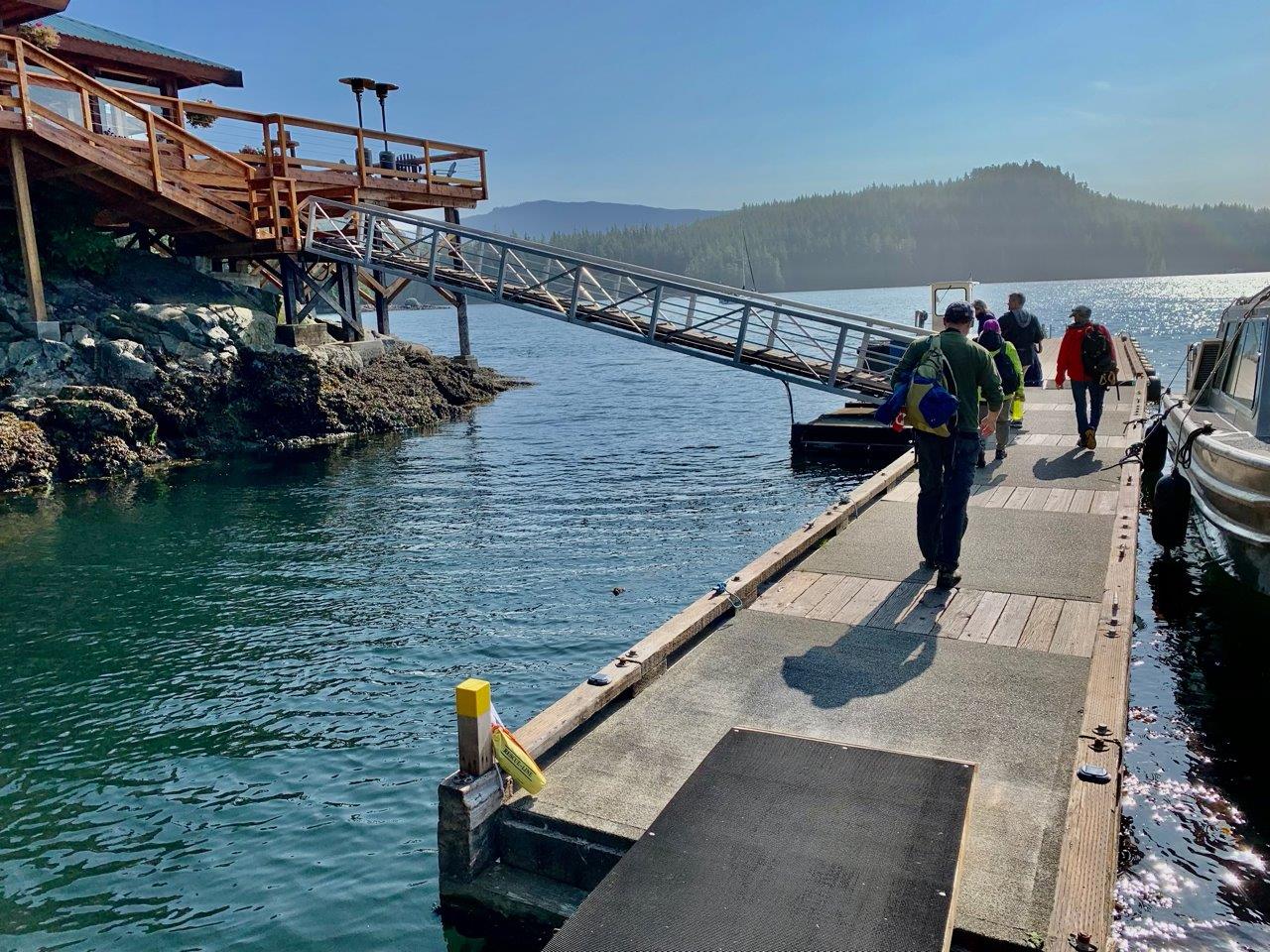 Dock vor der Lodge - Foto Carol Patterson