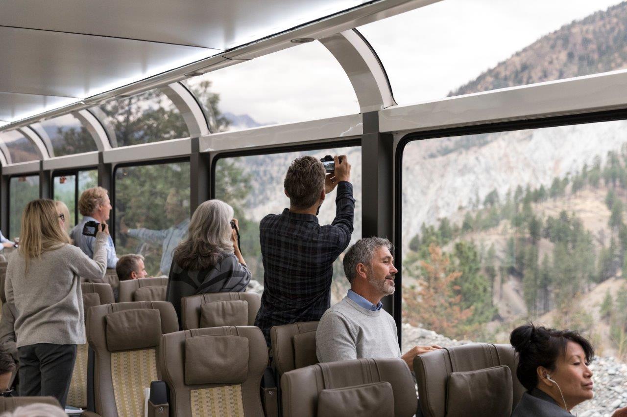 Os ônibus Silverleaf têm janelas generosas para ótimas fotografias - Rocky Mountaineer