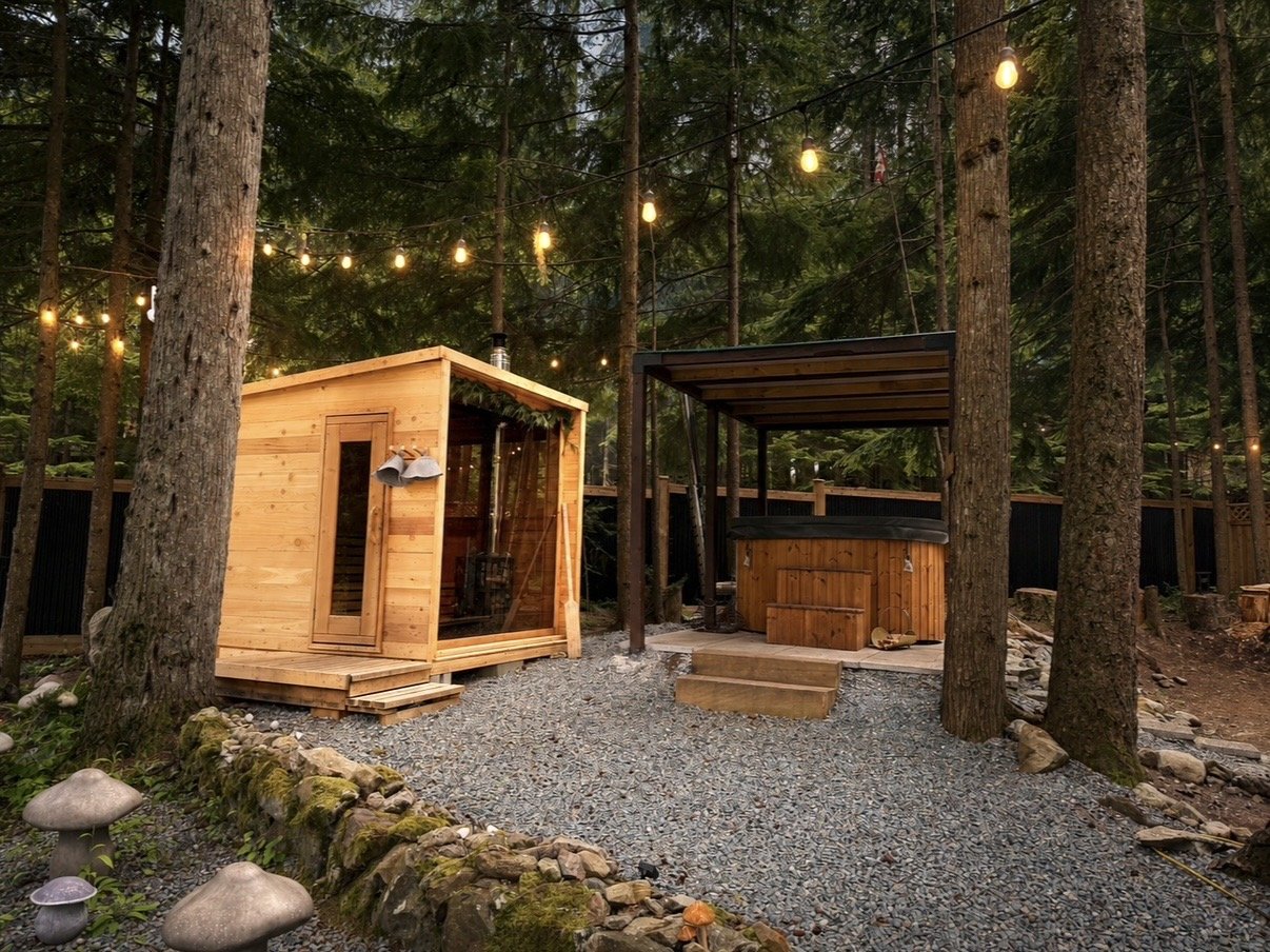 Wood-Fire Hot Tub and Sauna at the Magic Mushroom Cabin